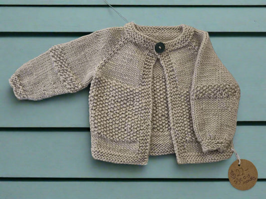 Amandaa Knits - Newborn baby cardigan. 100% merino wool. Handwash only. Size 0-3 months.