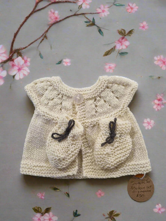 Amanda Knits - Sweetie set capped cardi and boots Newborn size. 100% shetland wool.